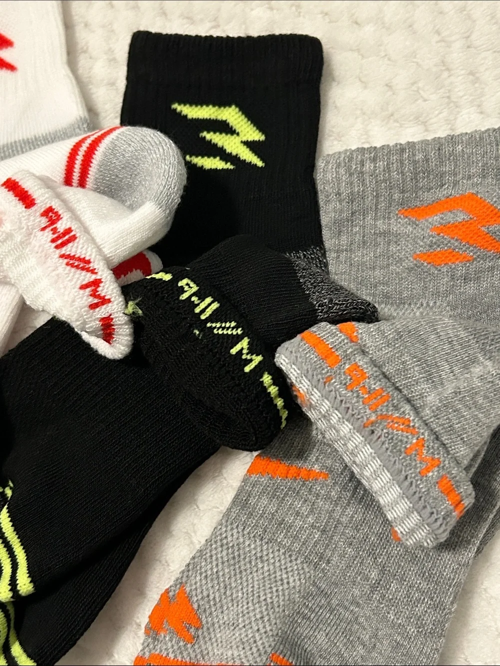 NWOT Nike Kids Unisex Cushioned Quarter Ankle Socks, 4 Pairs - Size Medium 9-11